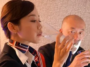 Đang làm quả lọ thì bị chị kế phát hiện