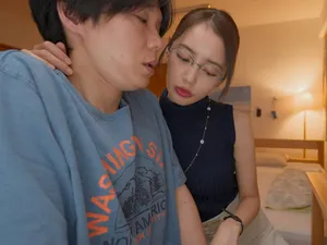 Anh quản lý ngây ngô đi công việc ngủ chung phòng với em thư ký “hứng tình”