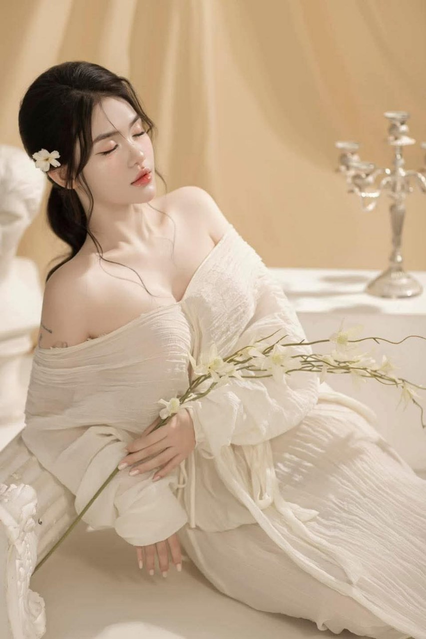 Má kế dáng đẹp và cậu con người chồng khốn nạn