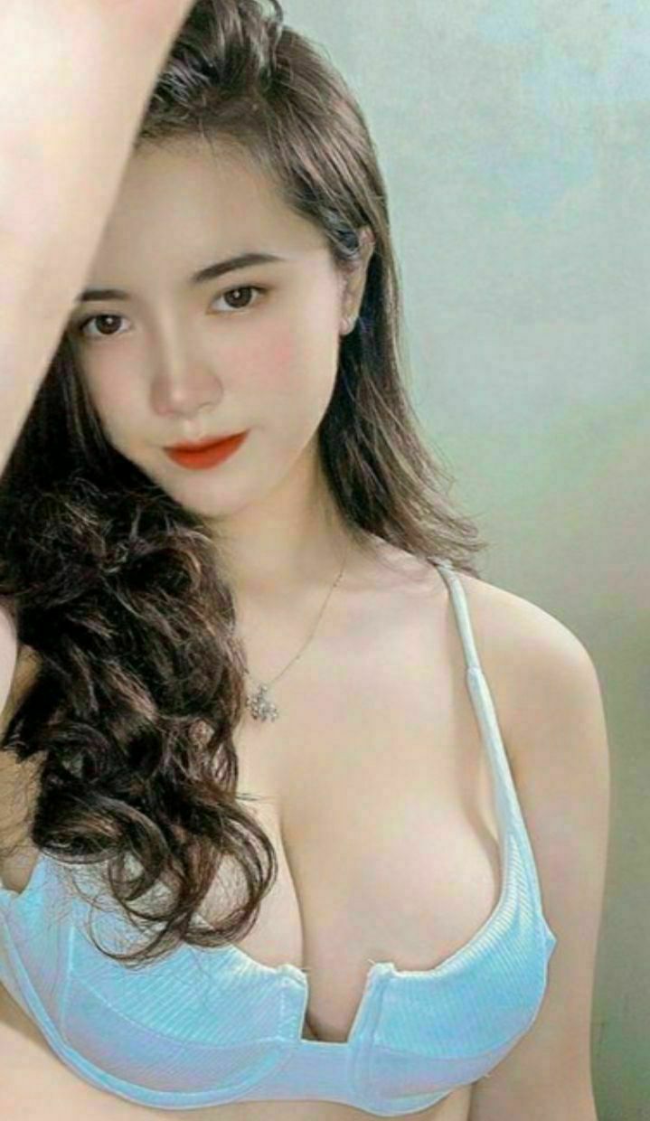 Em lễ tân nguyện bú buồi để không bị trừ lương